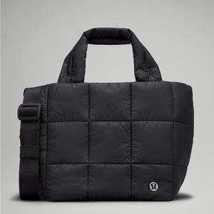 Lululemon NWT Quilted Grid Crossbody w/ silver logo
